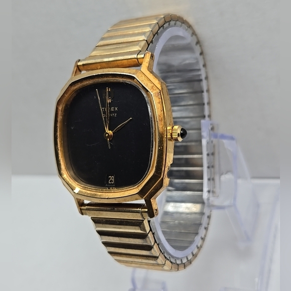 Vintage 1980s Timex Q 51611 Mens Watch Quartz Date New Battery Runs Rare Black - Picture 2 of 10